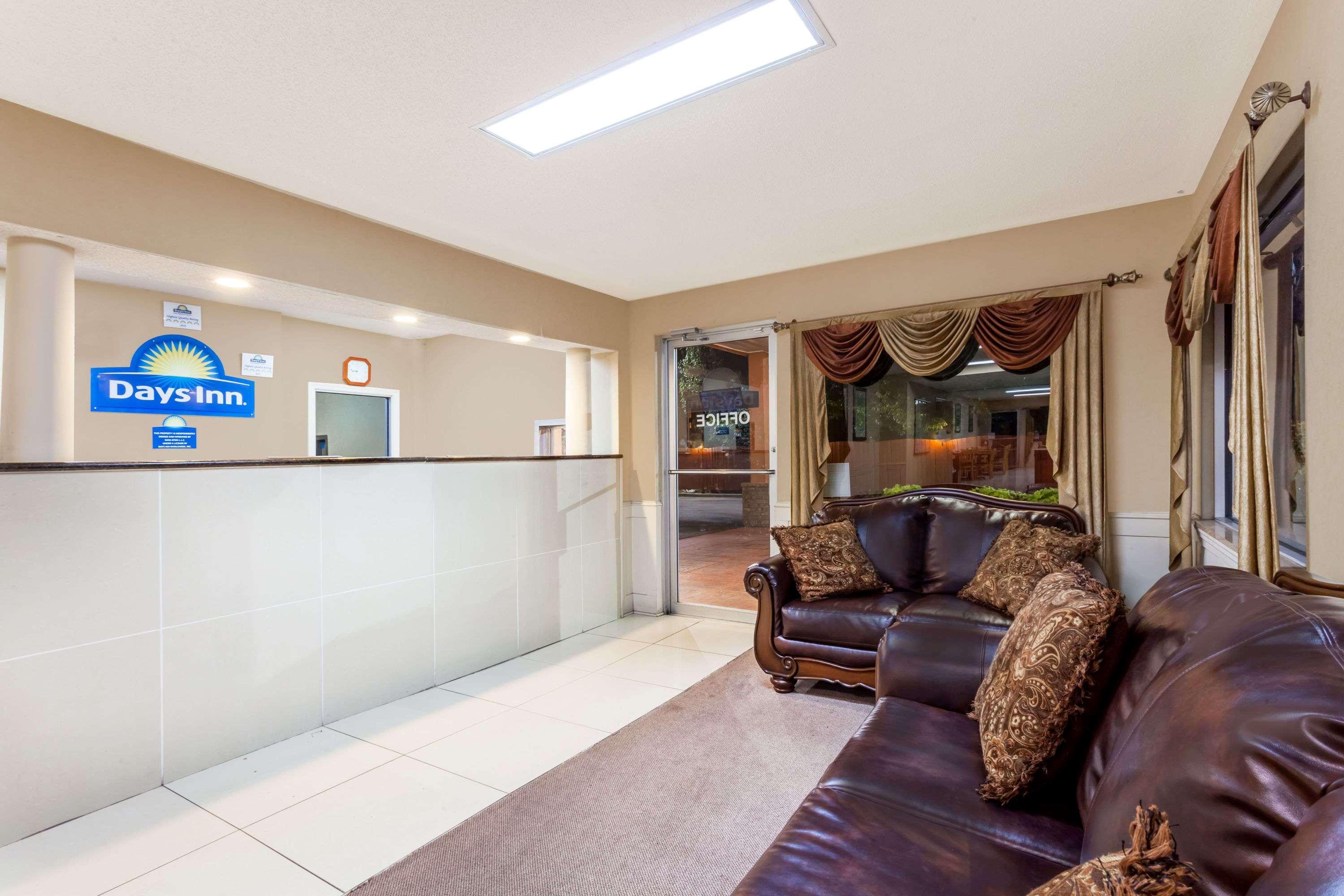 Days Inn By Wyndham Columbia Extérieur photo