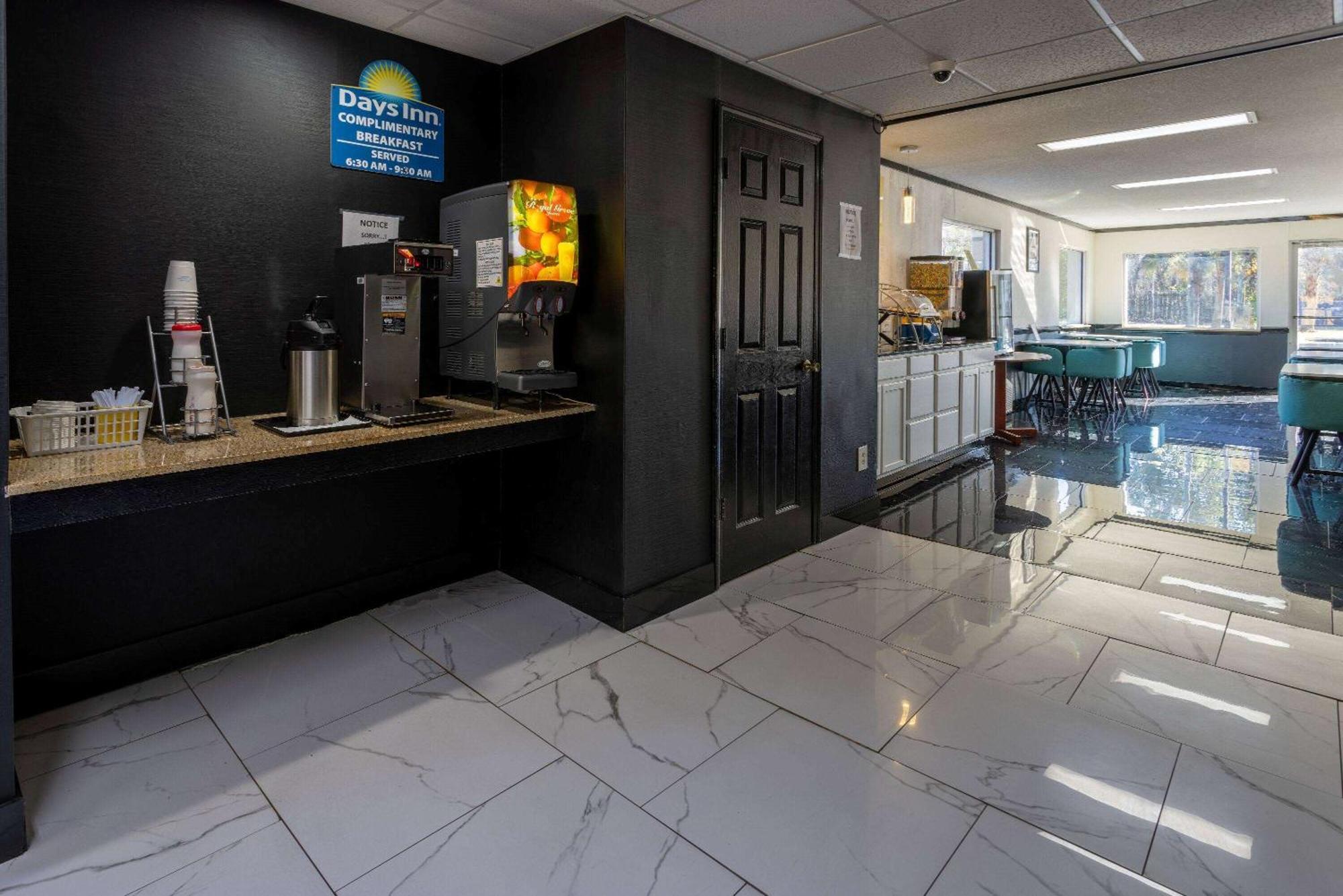 Days Inn By Wyndham Columbia Extérieur photo