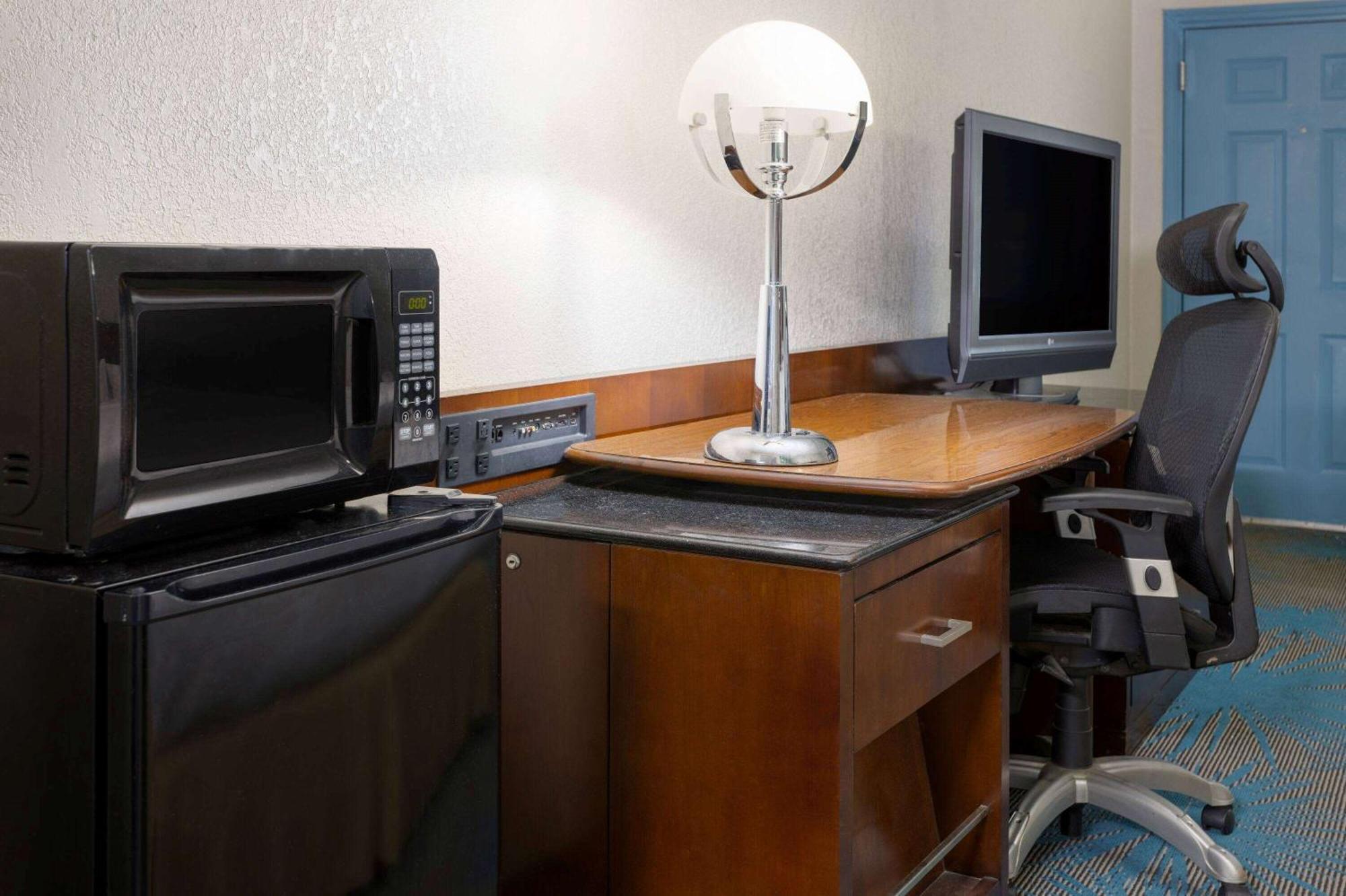 Days Inn By Wyndham Columbia Extérieur photo